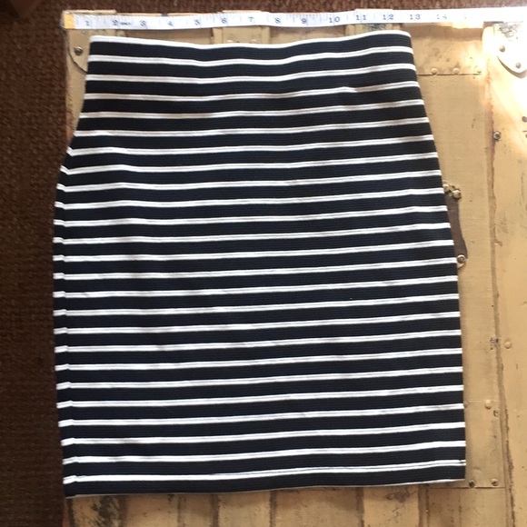 F21 FOREVER 21 STRETCH STRIPE BODYCON MINI SKIRT S - Picture 2 of 5